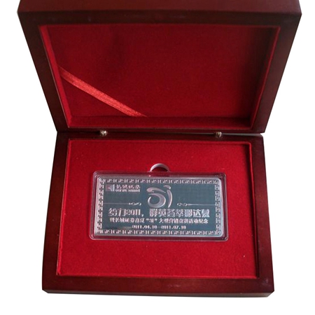 企業在進行商務禮品定制時，需要考慮哪些因素